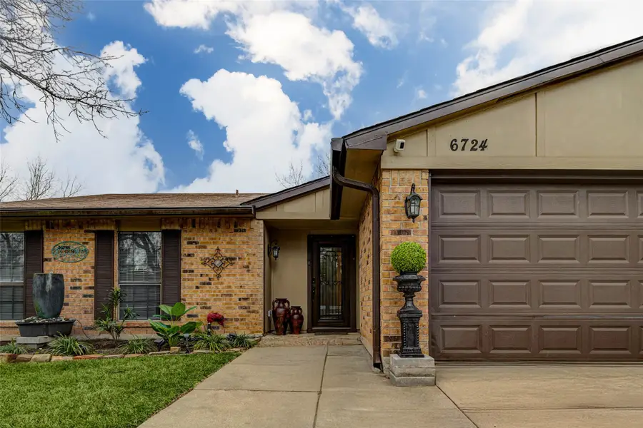 6724 Pickett Drive, Richmond, TX 77469 - Image #2