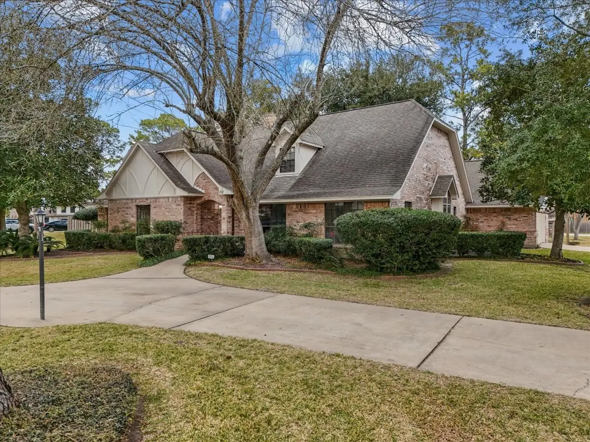 710 Bayou Crest Circle, Dickinson, TX 77539 - Image #1