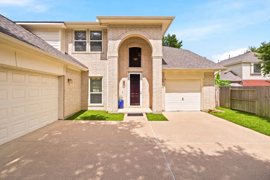 1323 Crystal Lake Circle E, Pearland, TX 77584 - #2
