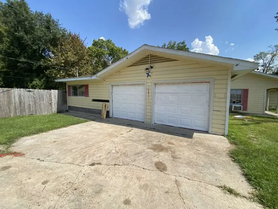 4220 Redwood Drive, Beaumont, TX 77703 - Image #2