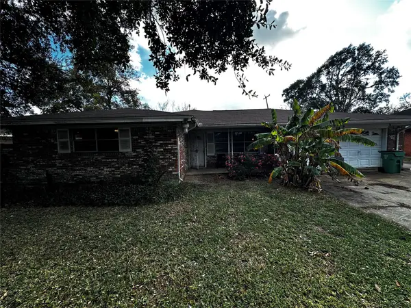 903 Elmwood Drive, Baytown, TX 77520