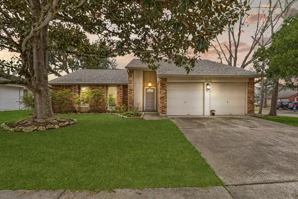 16706 Nina Drive, Friendswood, TX 77546