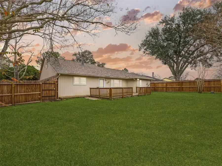 16706 Nina Drive, Friendswood, TX 77546 - Image #2