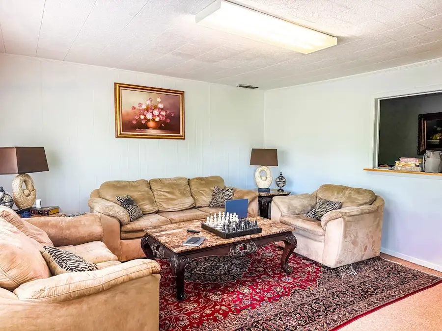 552 E Commerce Street, Fairfield, TX 75840 - Image #2