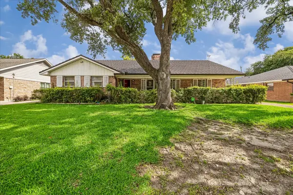3715 Woodvalley Drive, Houston, TX 77025