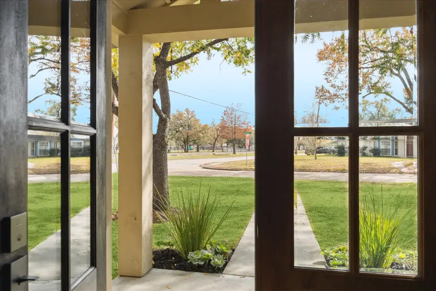 10402 Raritan Drive, Houston, TX 77043 - Image #3