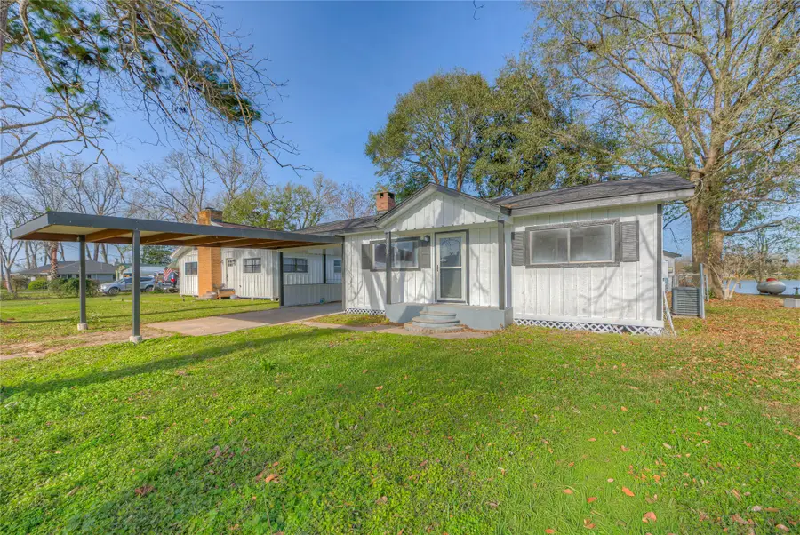 1606 E Taylor Lake Circle, Livingston, TX 77351 - Image #2