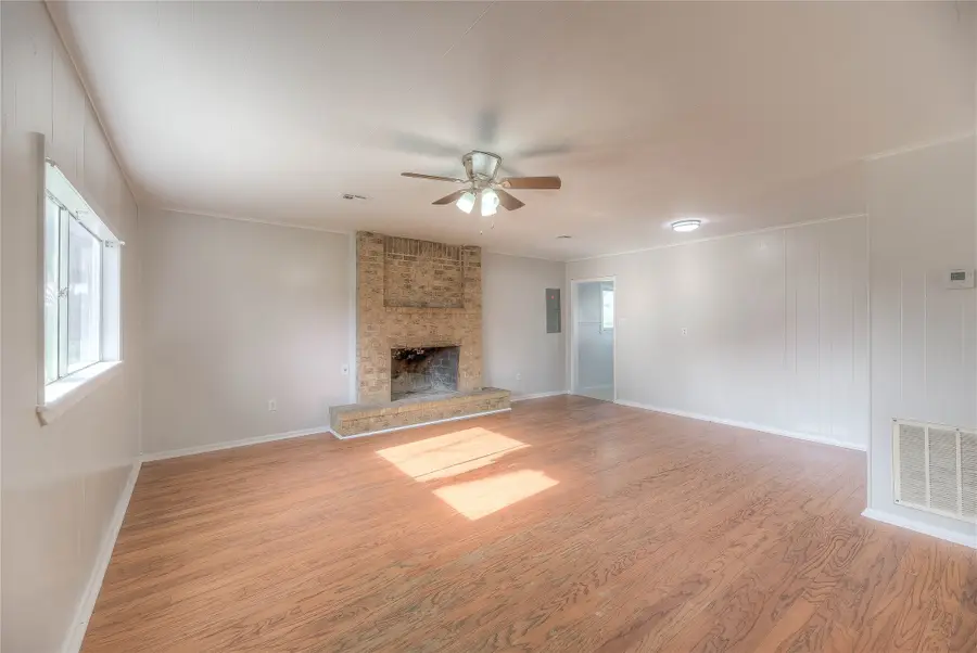 1606 E Taylor Lake Circle, Livingston, TX 77351 - Image #3