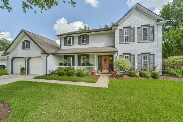 905 Essex Drive, Friendswood, TX 77546