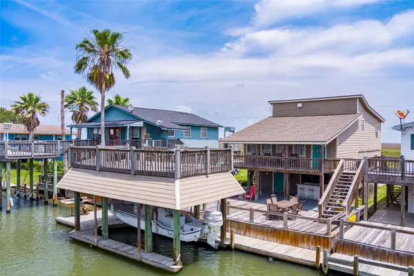 1247 Bay Street, Crystal Beach, TX 77650