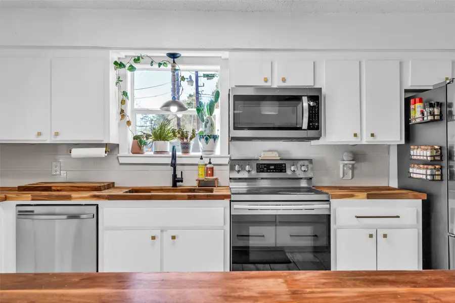 16107 Walnut Springs Lane, Magnolia, TX 77355 - Image #2