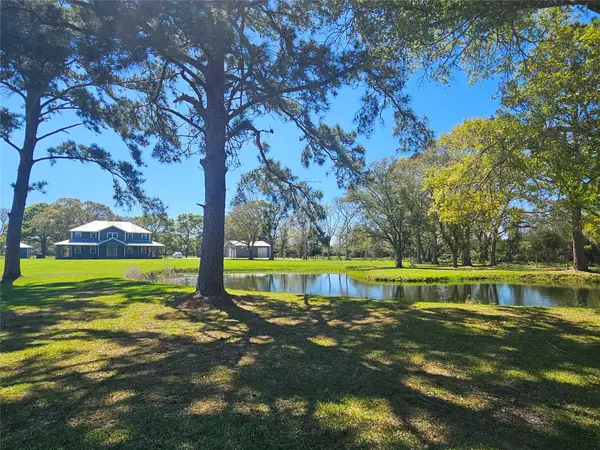 5100 Warpath Street, Alvin, TX 77511