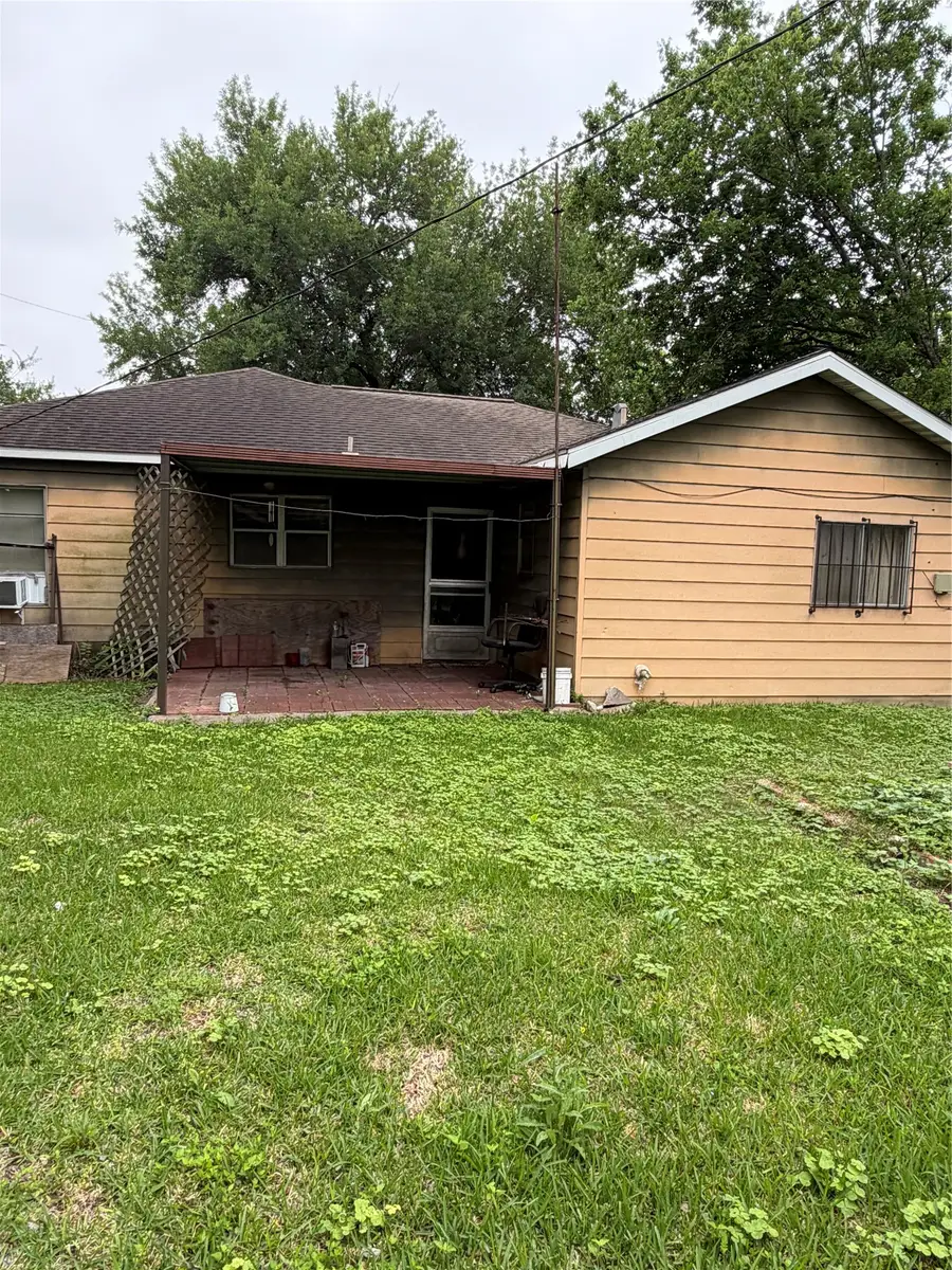 1403 Allen Genoa Road, Pasadena, TX 77502 - #2