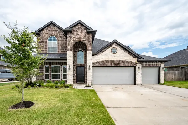 11919 Champions Forest Drive, Mont Belvieu, TX 77523