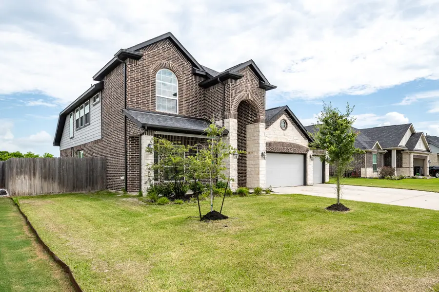 11919 Champions Forest Drive, Monterey Belvieu, TX 77523 - #2