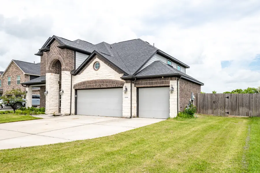 11919 Champions Forest Drive, Monterey Belvieu, TX 77523 - #3