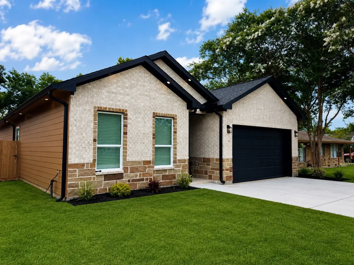 711 S Carroll, La Porte, TX 77571 - #1