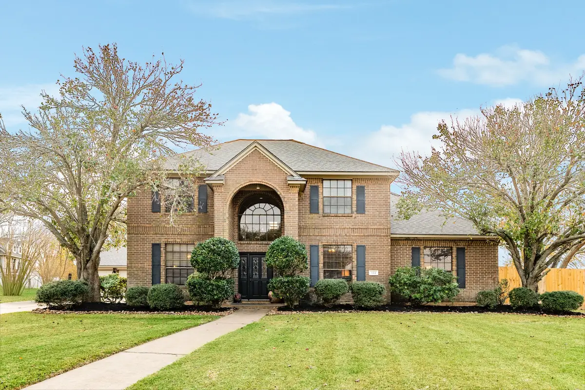 102 Silver Lace Street, Lake Jackson, TX 77566 - Image #1