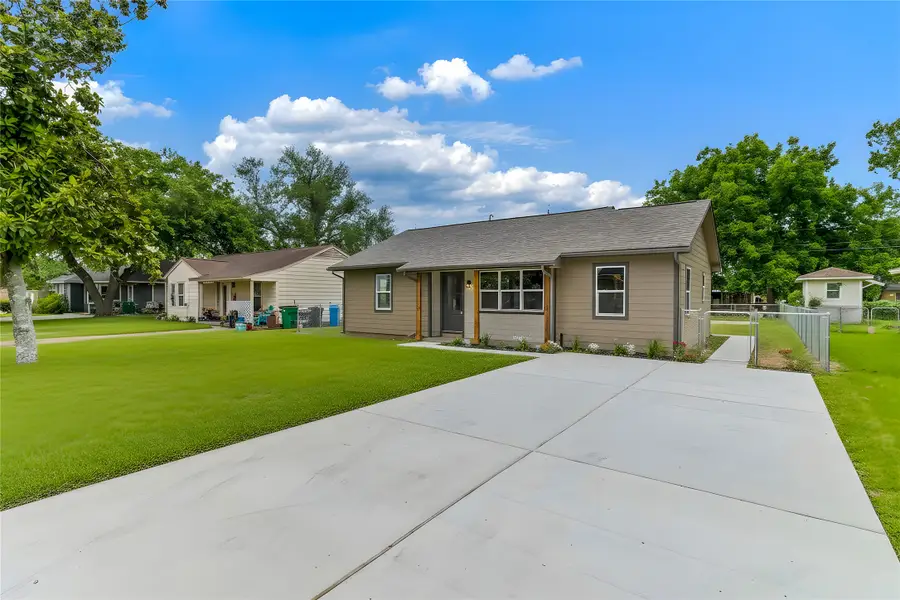 1108 Nottingham Drive, Angleton, TX 77515 - #2