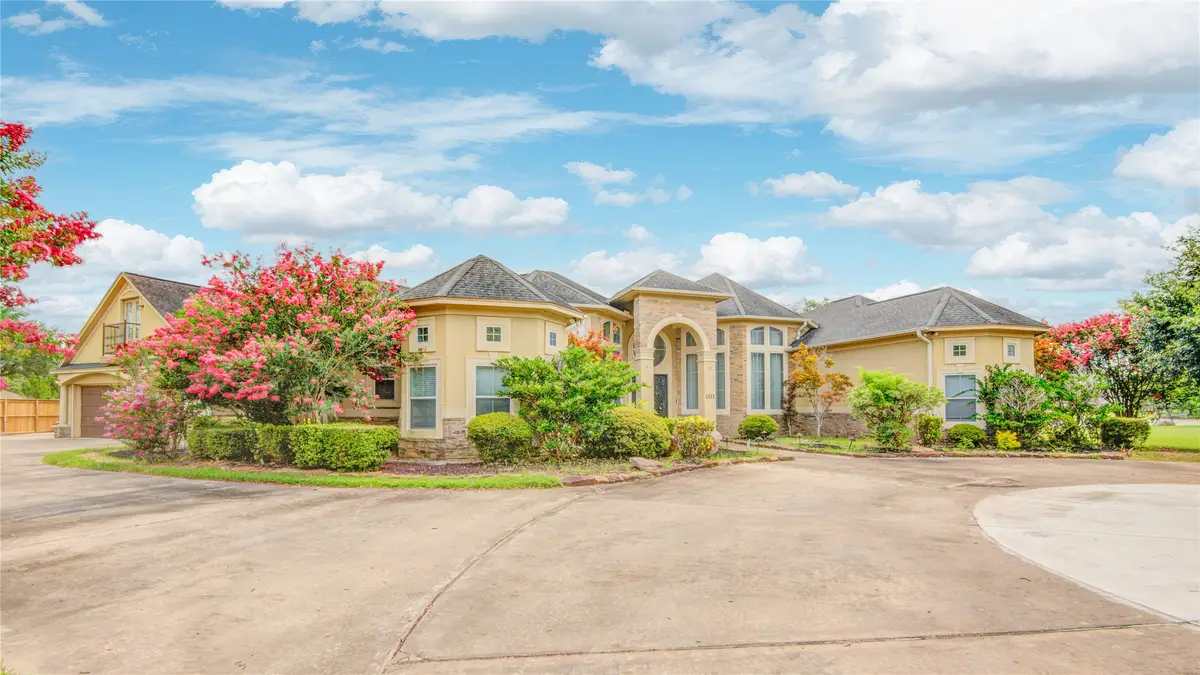 101 Rosewood Street, Lake Jackson, TX 77566 - #1