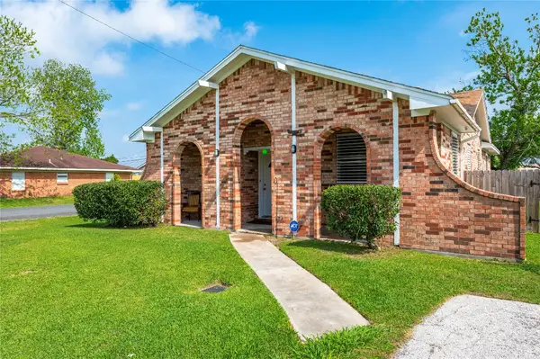 6918 Woodrow Street, Texas City, TX 77591