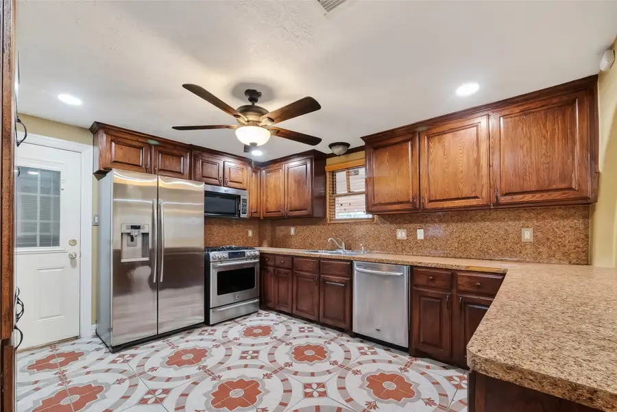 807 Ruth Street #805 807, Baytown, TX 77520 - #2