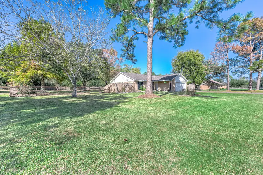 2057 County Road 928b, Alvin, TX 77511 - Image #2