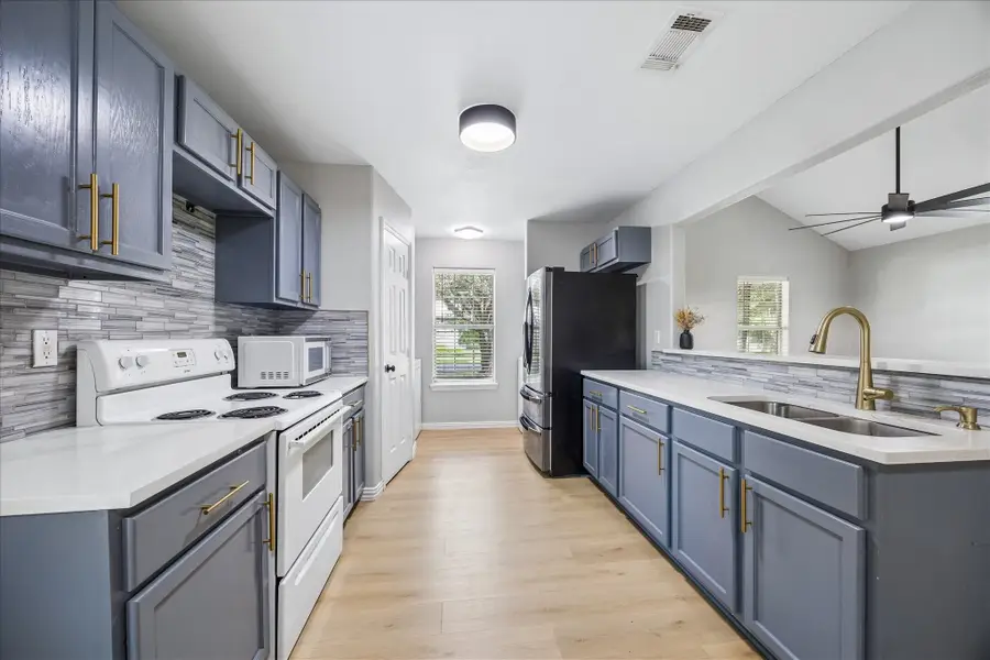 539 Anderson Street, Sealy, TX 77474 - #3