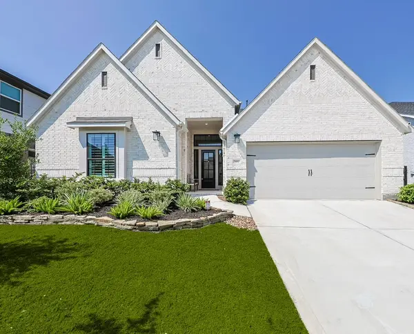 26951 Longwood Ledge Drive, The Woodlands, TX 77389