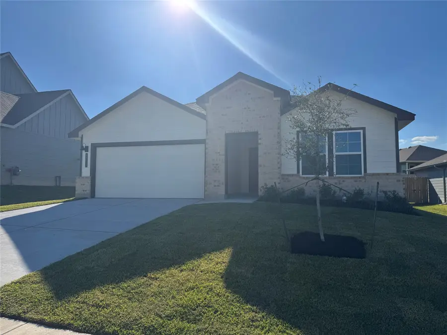 1717 Robinson Drive, Brenham, TX 77833 - Image #2