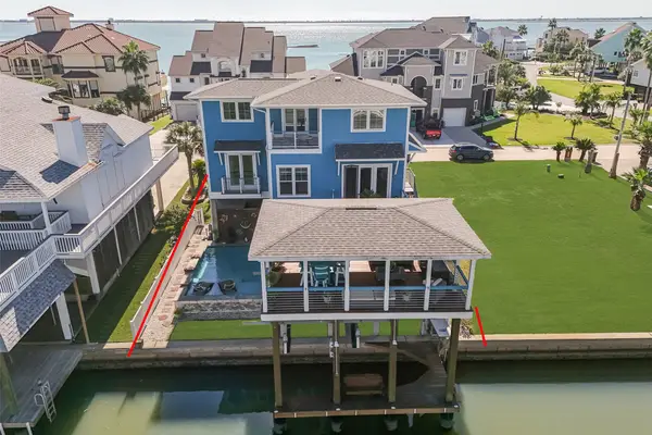 936 Long Reach Drive, Tiki Island, TX 77554