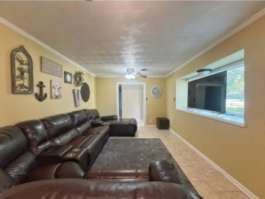 509 Light Street, Anahuac, TX 77514 - #3