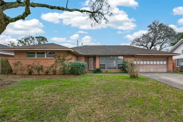 10814 Moonlight Drive, Houston, TX 77096