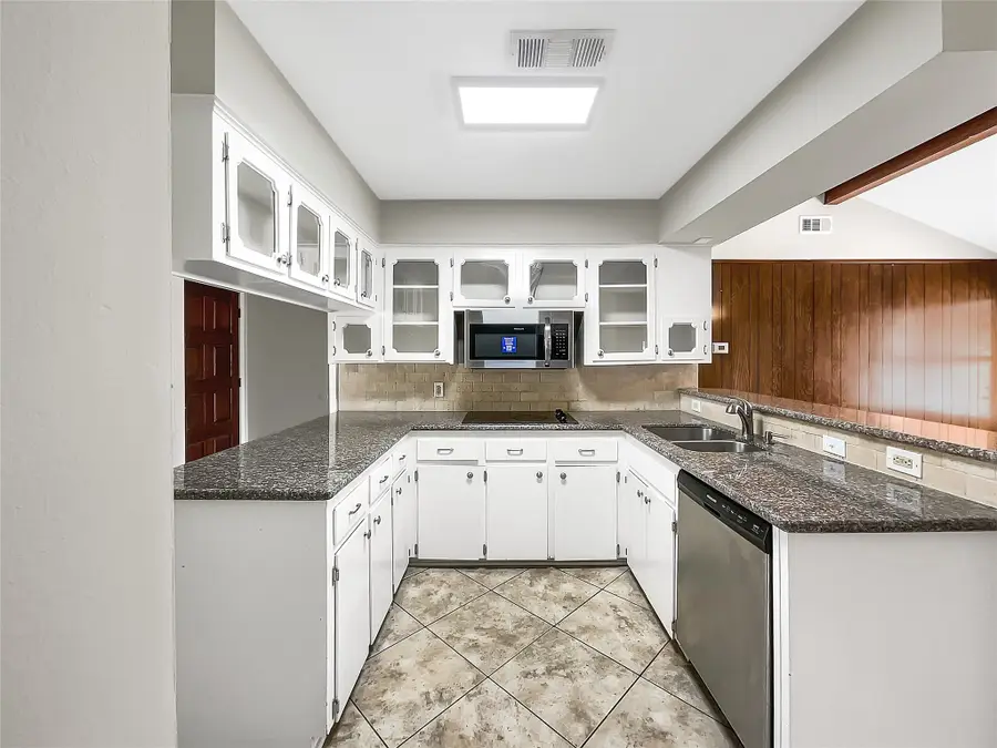 403 Christina Lane, Friendswood, TX 77546 - Image #2