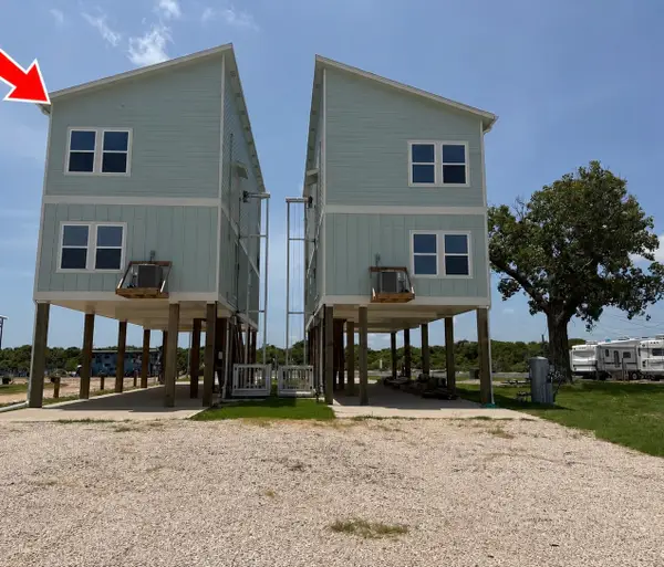438 Private Road 670, Matagorda, TX 77457