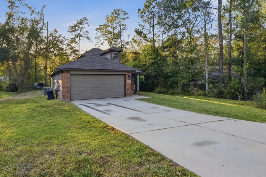 15082 Arrowhead Loop E, Willis, TX 77378 - Image #2