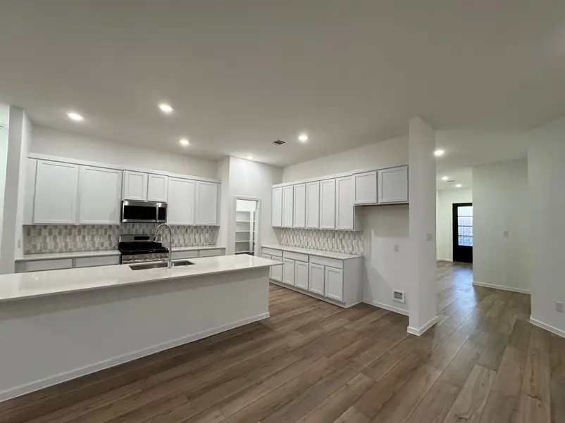 8211 Holly Blue Drive, Rosharon, TX 77583 - Image #2