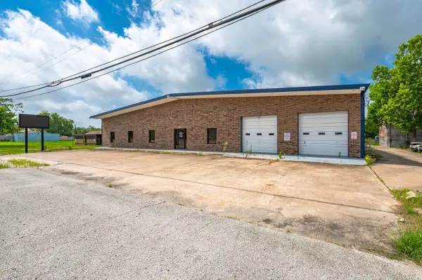 8621 Highway 6, Hitchcock, TX 77563