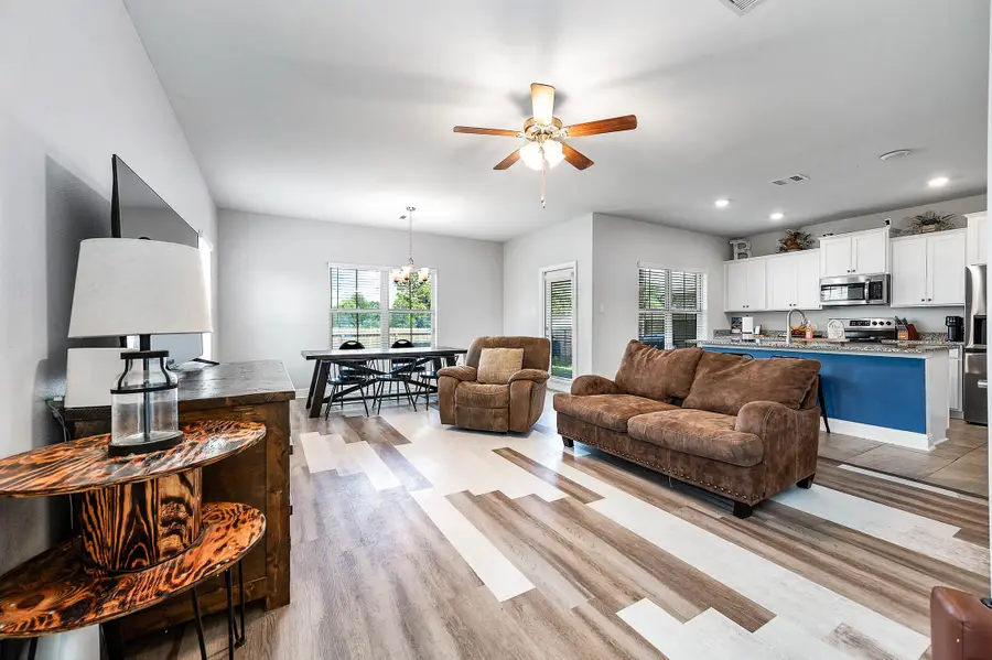 305 Bryan Way, Angleton, TX 77515 - #2