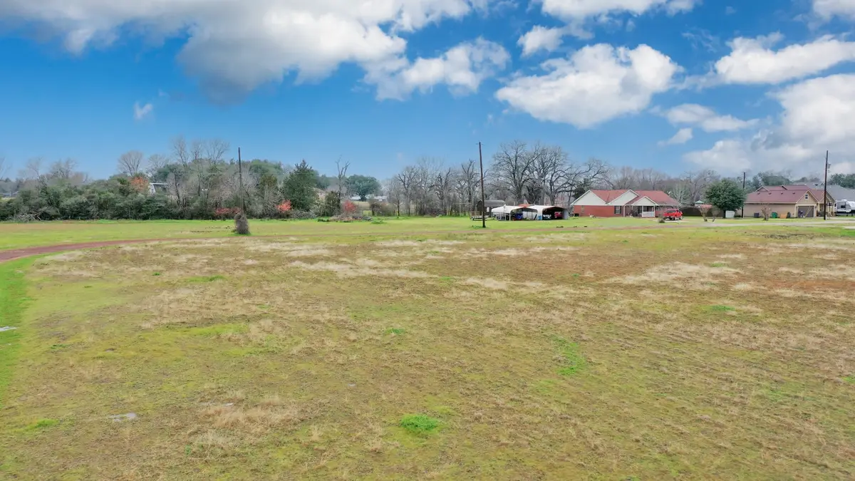 1207 Meadows Drive, Madisonville, TX 77864 - Image #1