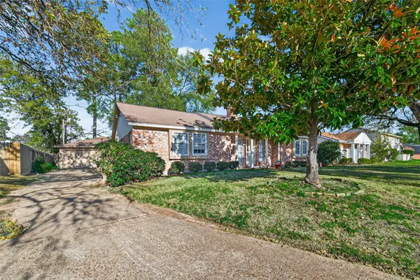 6038 Greenmont Drive, Houston, TX 77092