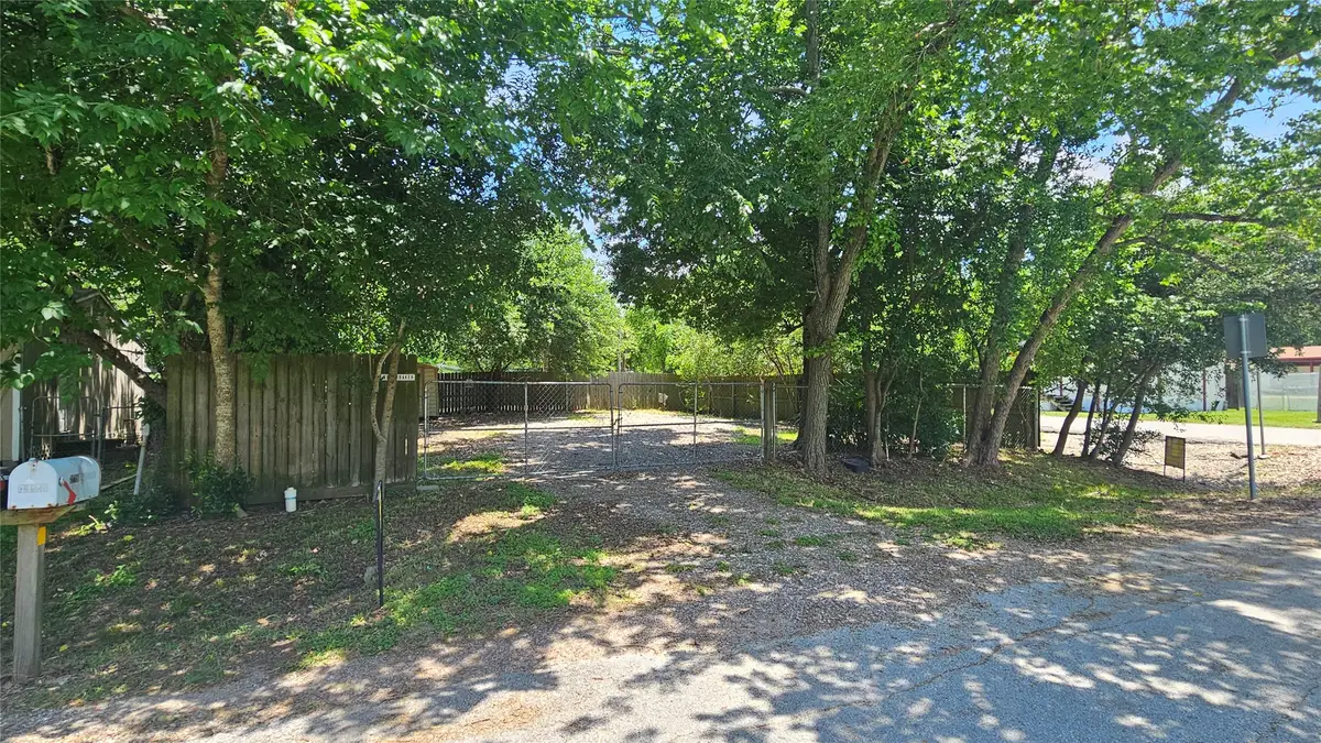 410 Baker Avenue, Bacliff, TX 77518 - #1