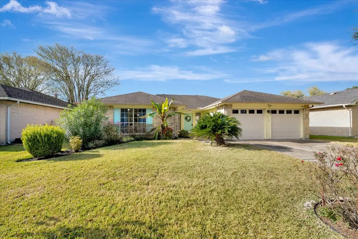 1818 Pilgrims Point Drive, Friendswood, TX 77546 - Image #1