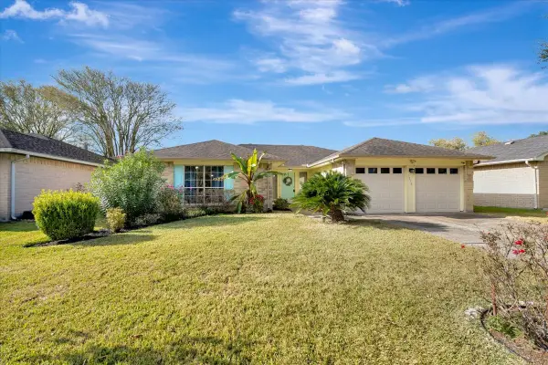 1818 Pilgrims Point Drive, Friendswood, TX 77546