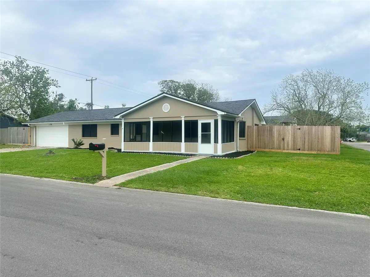 130 Bay Ridge Drive, Baytown, TX 77523 - #1