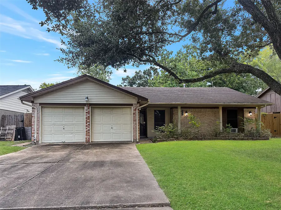 807 Kirkwood Drive, Stafford, TX 77477 - #2
