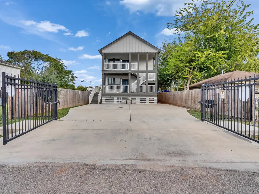 819 E 40th Street #A/B, Houston, TX 77022 - Image #2