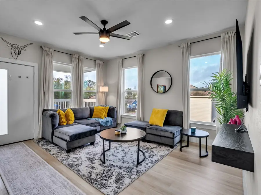 819 E 40th Street #A/B, Houston, TX 77022 - Image #3