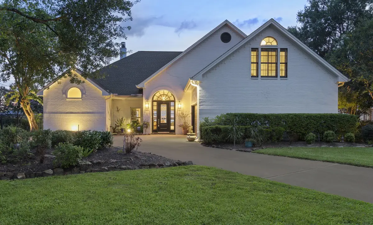 422 S Burnett Drive, Baytown, TX 77520 - Image #1