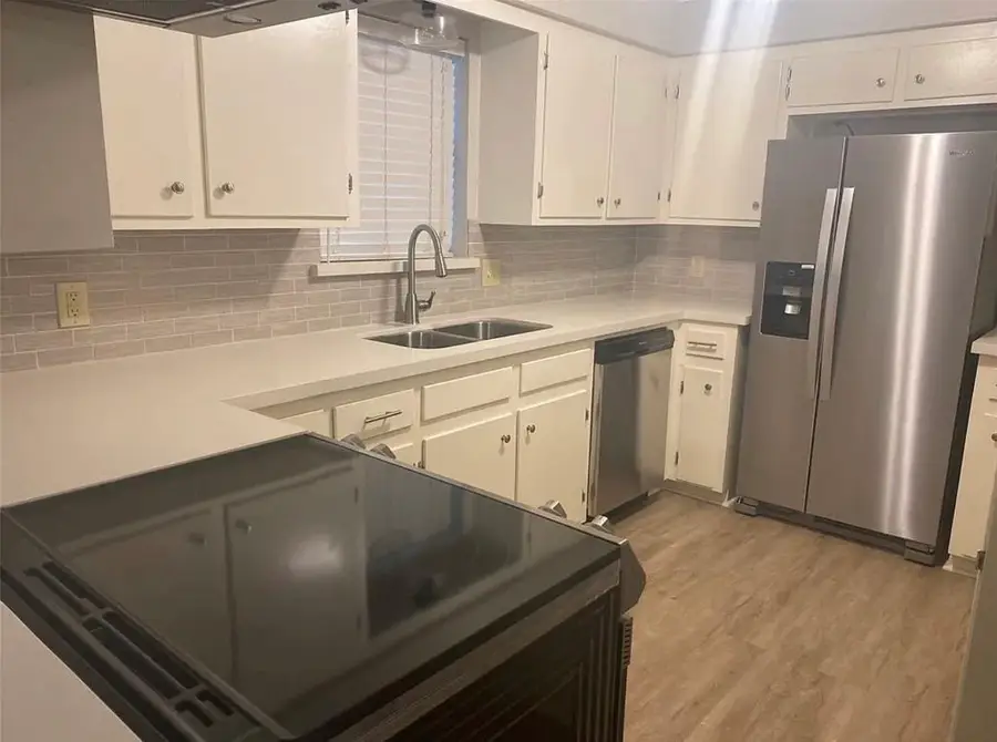 102 Mulberry Street, Lake Jackson, TX 77566 - #2